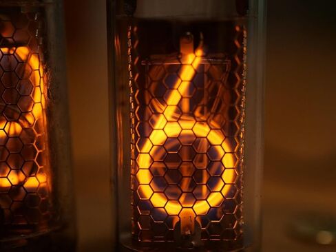 Nixie Tube Clock Kit DIY in14 GoFRA (مع أنابيب) وعلاج خشبي. (تنسيق 12 ساعة) in Kuwait
