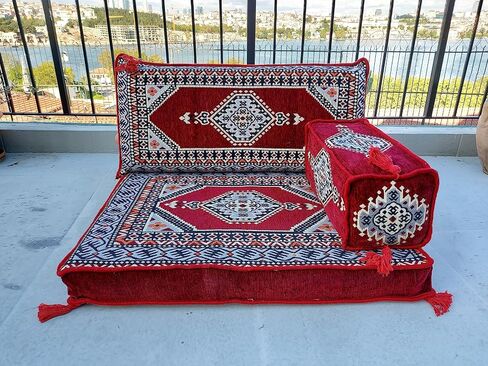 Loveseats ، أريكة مقطعية ، مجموعة جلوس للأريكة العربية ، أريكة البليت ، وسائد الأرضية ، أريكة الأرضية التركية ، المجلس العربي ، تصميم سجادة كيليم (مارون) in Kuwait