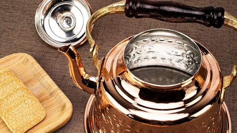 إبريق النحاس النقي مع تصميم محفور ، غلاية شاي موستوب ، 1.6 كوارت in Kuwait