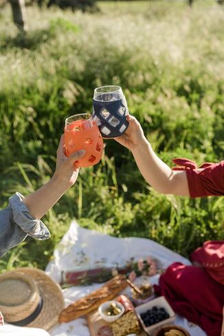 Ello Cru 17oz Greadless Wine Glass مجموعة مع الأكمام الواقية من السيليكون ، غسالة الصحون آمنة ، كوكتيل زجاجي. in Kuwait