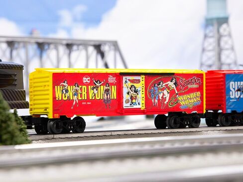 Lionel DC Comics Wonder Woman 90 Years of DC O Gauge Model Train Train Boxcar in Kuwait