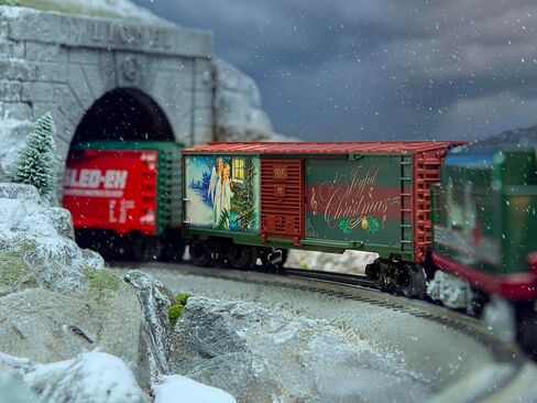 Lionel 2025 Christmas Music O Gauge Model Train Boxcar in Saudi Arabia