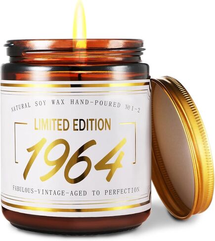 هدايا عيد الميلاد الستين للنساء شمعة معطرة ذهبية "إصدار محدود 1964" شمعة الصويا 1964 هدية شمعة عيد الميلاد الستين الخزامى/العرعر - شمع مزيج الصويا الفاخر للأم وفتاتها والرجال والأصدقاء in Saudi Arabia