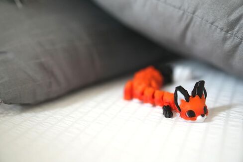 Yuna Fox – Articulated Kawaii Fox Fidget | Japanese Kitsune Desk Companion | Gift for Her in Saudi Arabia