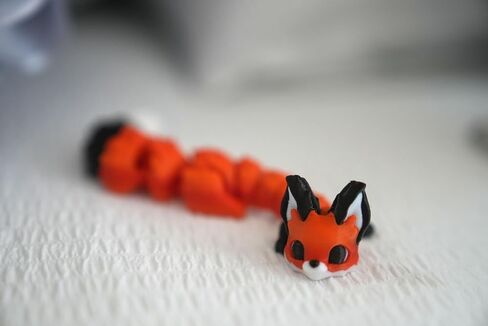 Yuna Fox – Articulated Kawaii Fox Fidget | Japanese Kitsune Desk Companion | Gift for Her in Saudi Arabia