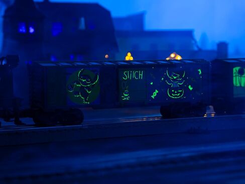Lionel Disney Stitch Glow في The Dark Halloween O Gauge Model Train Boxcar in Saudi Arabia