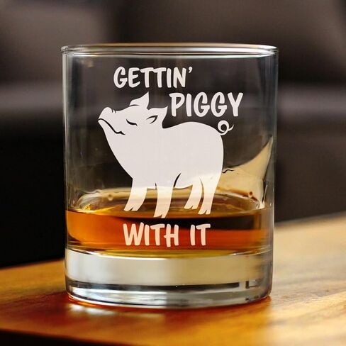 Gettin Piggy With It - هدايا زجاجية مضحكة على شكل خنزير ويسكي روكس للرجال والنساء - ديكور كأس شرب الويسكي الممتع in Kuwait