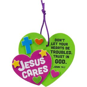 Fun Express Cares Cares على شكل قلب زخرفة الكريسماس مجموعة Craft - Fun Holiday DIY Craft for Kids and Family - مثالية لإنشاء زخارف عيد الميلاد الشخصية - مثالية لديكور العطلات - 12 قطعة in Kuwait