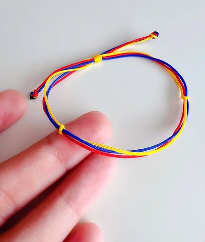 سوار كولومبيا الرقيق ، Pulsera de Colombia ، سوار الكولومبي ، سوار العلم الكولومبي ، المجوهرات الكولومبية ، سوار أحمر أزرق باللون الأحمر ، برازاليت دي كولومبيا. in Saudi Arabia