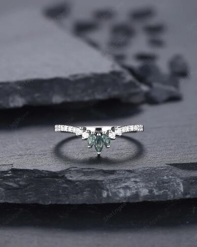 V Marquise Moss Agate Wedding Band ، Band White Gold Moss Agate Band ، شريط مطابق منحني ، مُحسّن لخاتم الذكرى السنوية (HND-SLX-MS-45) in Saudi Arabia