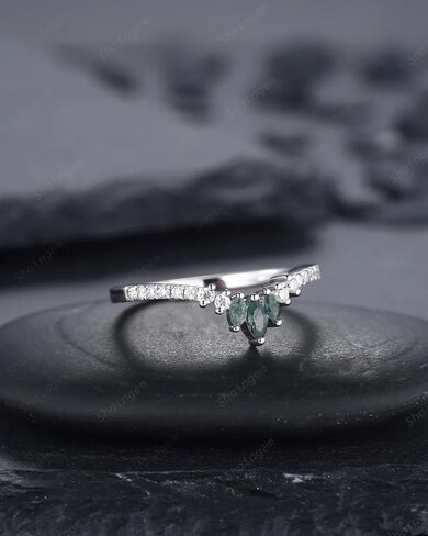 V Marquise Moss Agate Wedding Band ، Band White Gold Moss Agate Band ، شريط مطابق منحني ، مُحسّن لخاتم الذكرى السنوية (HND-SLX-MS-45) in Saudi Arabia