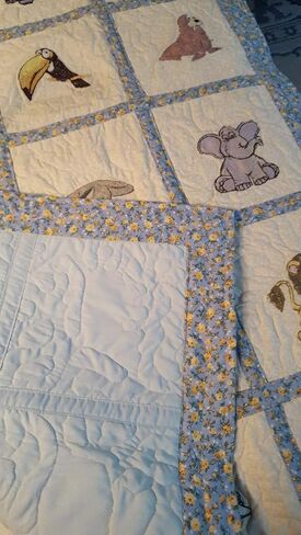 Zoo crib/lap blanket 33 x 49 inches in Saudi Arabia