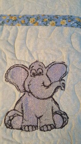 Zoo crib/lap blanket 33 x 49 inches in Saudi Arabia