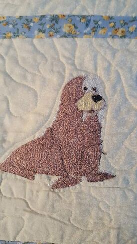 Zoo crib/lap blanket 33 x 49 inches in Saudi Arabia