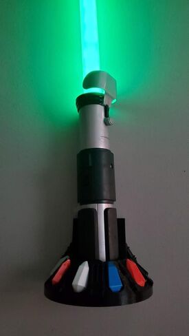تعمل ورشة عمل Mount Mount Wall Lightsaber على 6 بلورات Kyber Plain - بلورات غير مدرجة ... in Saudi Arabia