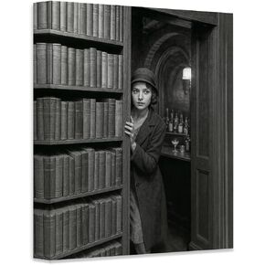 Whisky Hidden Room 18x24 Poster Canvas - Vintage Speakeasy Phhibition Wall Art ، Flapper Noir Hidden Bar Photo ، ديكور صالة بالأبيض والأسود للمكتب ، البار ، كهف الرجل ، أو عشرينيات القرن العشرين عشاق الغموض in Kuwait