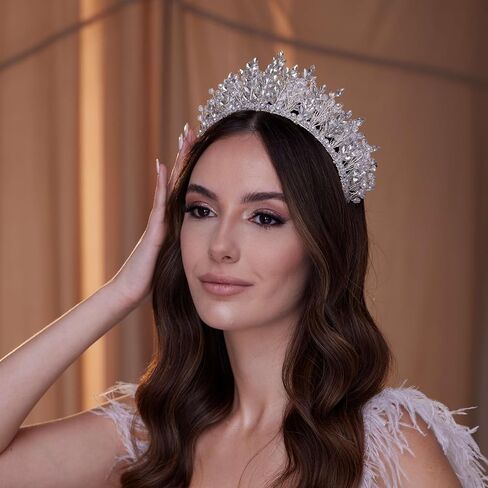 حبة البلورة المتلألئة و tiara الراين in Kuwait