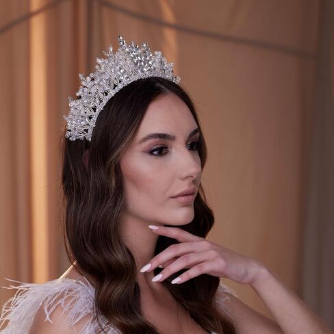 حبة البلورة المتلألئة و tiara الراين in Kuwait