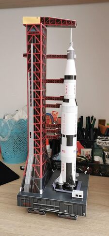 Dagijird 1: 300 Scale USS Saturn v Rocket and Pad Pad Diy Handcraft Paper Model Model (مجموعة غير معبدة) in Kuwait