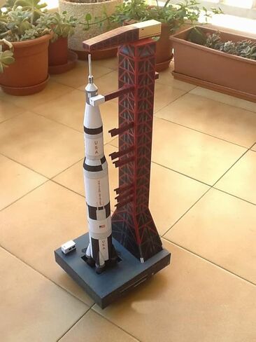 Dagijird 1: 300 Scale USS Saturn v Rocket and Pad Pad Diy Handcraft Paper Model Model (مجموعة غير معبدة) in Kuwait