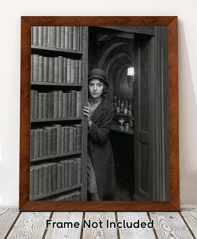 Whisky Hidden Room 18x24 Poster Canvas - Vintage Speakeasy Phhibition Wall Art ، Flapper Noir Hidden Bar Photo ، ديكور صالة بالأبيض والأسود للمكتب ، البار ، كهف الرجل ، أو عشرينيات القرن العشرين عشاق الغموض in Kuwait