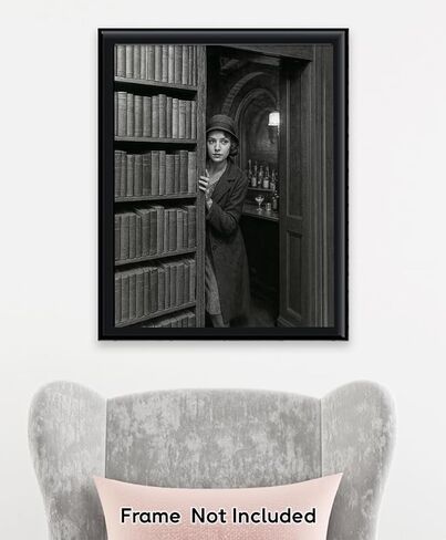 Whisky Hidden Room 18x24 Poster Canvas - Vintage Speakeasy Phhibition Wall Art ، Flapper Noir Hidden Bar Photo ، ديكور صالة بالأبيض والأسود للمكتب ، البار ، كهف الرجل ، أو عشرينيات القرن العشرين عشاق الغموض in Kuwait