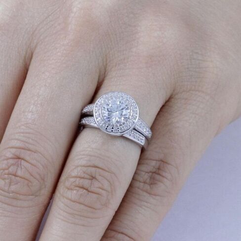 ICEDOUT 2 CT Round Round Cut Miamond Pzel Halo Consigning Beatherity Ring مجموعة 14K أبيض الذهب اللامعة المصنوعة يدويًا 925 Sterling Silver Propose Ring Gorgeous Anniversary Gift for Her in Saudi Arabia