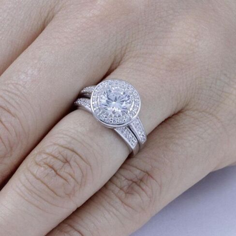 ICEDOUT 2 CT Round Round Cut Miamond Pzel Halo Consigning Beatherity Ring مجموعة 14K أبيض الذهب اللامعة المصنوعة يدويًا 925 Sterling Silver Propose Ring Gorgeous Anniversary Gift for Her in Saudi Arabia