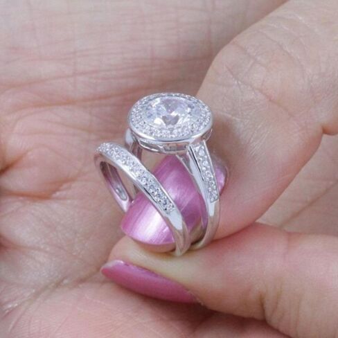 ICEDOUT 2 CT Round Round Cut Miamond Pzel Halo Consigning Beatherity Ring مجموعة 14K أبيض الذهب اللامعة المصنوعة يدويًا 925 Sterling Silver Propose Ring Gorgeous Anniversary Gift for Her in Saudi Arabia