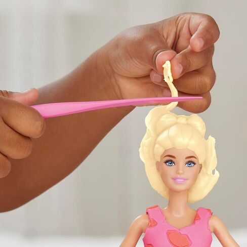 Play-Doh Barbie Designer Show Set ، Make Doll Cloths مع 21 إكسسوارات وأزياء مركب النمذجة ، Kids Arts & Crafts for Girls & Boys 5+ in Kuwait