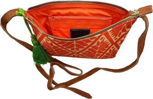 Crossbody "Vicenta" ، الذي صنعه Jühue Artesanal ، مصنوع في المكسيك ، حقيبة زرقاء ، حدوث حدود ، قطعة فريدة من نوعها ، حقيبة مطرزة ، تطريز مكسيكي ، مصنوع يدويًا ، ملموسًا من جلد الغزال ، تطريز كروسودي in Saudi Arabia
