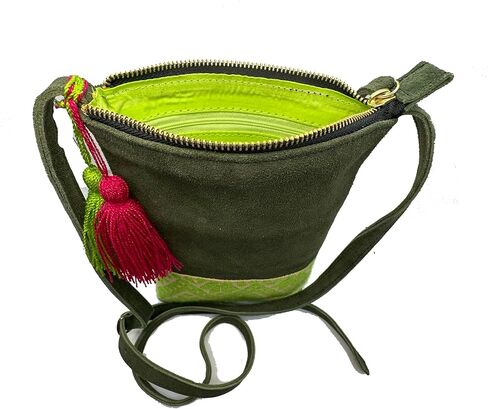Crossbody "Angelica", made by Jühue Artesanal, Made in Mexico, Green bag, handembroidery, unique piece, Embroidered bag, Mexican embroidery, Handmade, Suede Crossbody, Crossbody embroidery in Saudi Arabia