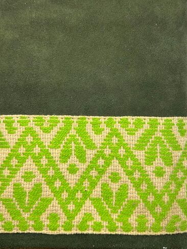 Crossbody "Angelica", made by Jühue Artesanal, Made in Mexico, Green bag, handembroidery, unique piece, Embroidered bag, Mexican embroidery, Handmade, Suede Crossbody, Crossbody embroidery in Saudi Arabia