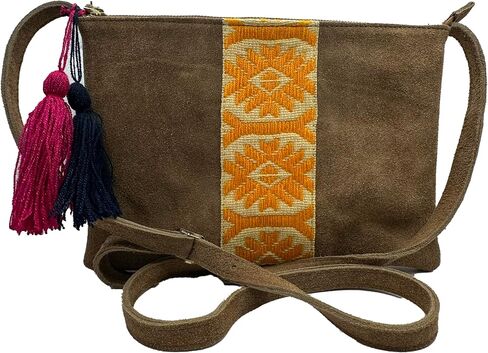 Crossbody "Vicenta" ، الذي صنعه Jühue Artesanal ، المصنوع في المكسيك ، كيس أسود ، تطريز يدوي ، قطعة فريدة من نوعها ، حقيبة مطرزة ، تطريز مكسيكي ، مصنوع يدويًا ، كروسًا من جلد الغزال ، تطريز كروسودي in Saudi Arabia