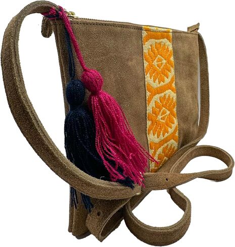 Crossbody "Vicenta" ، الذي صنعه Jühue Artesanal ، المصنوع في المكسيك ، كيس أسود ، تطريز يدوي ، قطعة فريدة من نوعها ، حقيبة مطرزة ، تطريز مكسيكي ، مصنوع يدويًا ، كروسًا من جلد الغزال ، تطريز كروسودي in Saudi Arabia