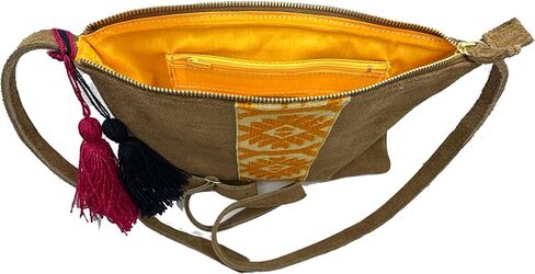 Crossbody "Vicenta" ، الذي صنعه Jühue Artesanal ، المصنوع في المكسيك ، كيس أسود ، تطريز يدوي ، قطعة فريدة من نوعها ، حقيبة مطرزة ، تطريز مكسيكي ، مصنوع يدويًا ، كروسًا من جلد الغزال ، تطريز كروسودي in Saudi Arabia