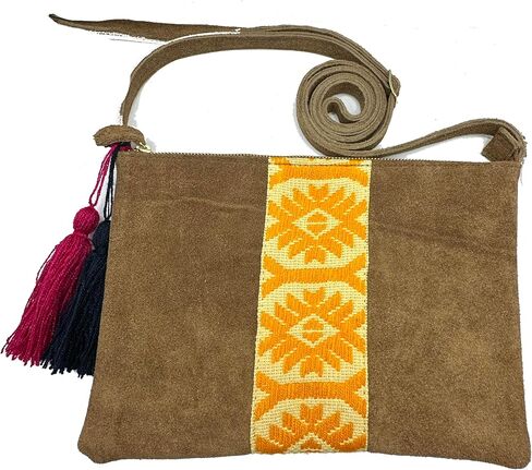 Crossbody "Vicenta" ، الذي صنعه Jühue Artesanal ، المصنوع في المكسيك ، كيس أسود ، تطريز يدوي ، قطعة فريدة من نوعها ، حقيبة مطرزة ، تطريز مكسيكي ، مصنوع يدويًا ، كروسًا من جلد الغزال ، تطريز كروسودي in Saudi Arabia
