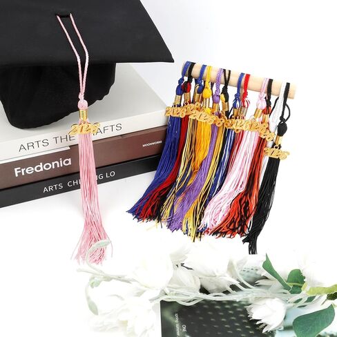 2025 Tassel Graduation ، Tassel Tassel Black ، 2025 Capuations Cap Tassels ، 2025 شرابات مع سحر ذهبي 2025 سنة لإكسسوارات غطاء التخرج لمراسم القبعات العليا in Kuwait