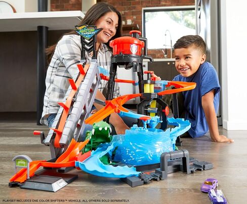 Hot Wheels City Car Wash and Giant Gator in Kuwait