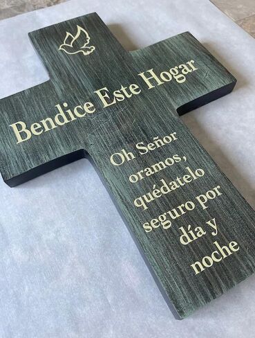 Spanish Cross Bendice Este Hogar - Oh Señor oramos, quédatelo seguro por día y noche Inspirational Prayer shown in Distressed Sage & Maize in Saudi Arabia
