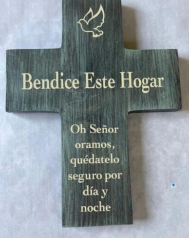 Spanish Cross Bendice Este Hogar - Oh Señor oramos, quédatelo seguro por día y noche Inspirational Prayer shown in Distressed Sage & Maize in Saudi Arabia