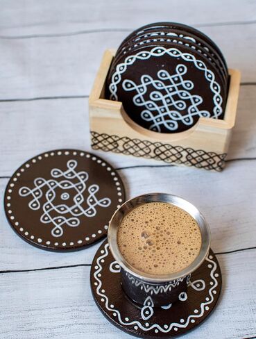 Coasters Indian Kolam- مجموعة من 6 مع حامل. الاحترار المنزلي ، الزفاف الهندي ، Vara Lakshmi Pooja Gifts ، Diwali Return Gifts ، Navaratri Gifts ، Golu Return Gifts ، Indian Home Decor. in Saudi Arabia