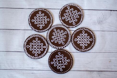Coasters Indian Kolam- مجموعة من 6 مع حامل. الاحترار المنزلي ، الزفاف الهندي ، Vara Lakshmi Pooja Gifts ، Diwali Return Gifts ، Navaratri Gifts ، Golu Return Gifts ، Indian Home Decor. in Saudi Arabia
