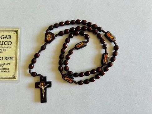 Cedula/Tarjeta Laminada: "Este Hogar es Catolico" Y Rosario de Madera Hecho a mano con la imagen de la virgen de guadalupe in Saudi Arabia