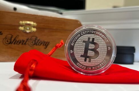 1 oz Bitcoin worldview map fine art silver piece paperweight in Saudi Arabia