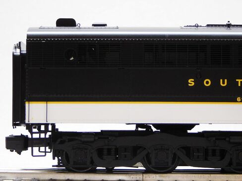 Lionel Southern Superbass PB #6902B in Saudi Arabia