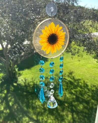 Sunflower Crystal Suncatcher ، هدية Hoppie Housewarming ، Dreamcatcher Garden Window Decor ، شنق الجدار ، صانع قوس قزح ، زهرة مجففة حقيقية (اللون الكريستالي - الأزرق) in Saudi Arabia