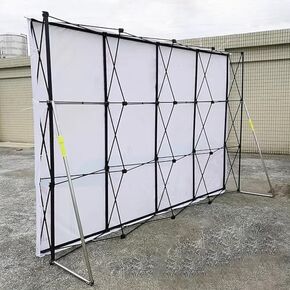 Backdrop Backdrop Backdrop Backdrop Backdrop في الهواء الطلق - موقف عرض لافتة القماش القابل للطي مع إطار حديدي للإعلان ، والأحداث ، وعروض الأعمال ، 2.3x3.8m (7.5 × 12.5 قدمًا) - إعداد محمول وسهل in Kuwait