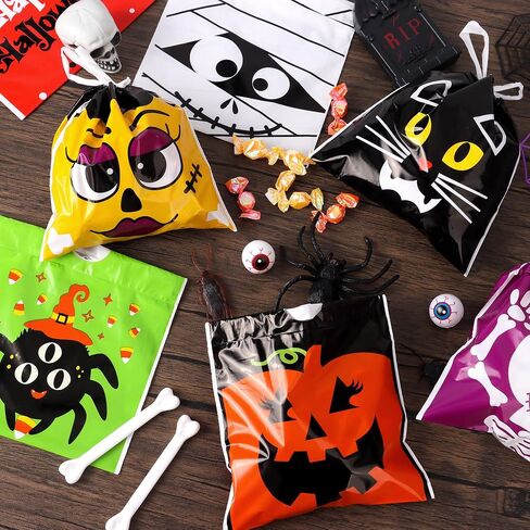 Hoiioh 96 PCS Halloween Goodie Bags Bags ، 12 Designs 6 × 6 بوصة مصغرة بأكياس معالجة للأطفال ، خدعة أو معالجة الحفلات ، جوائز الفصول الدراسية لوازم الهالوين in Kuwait