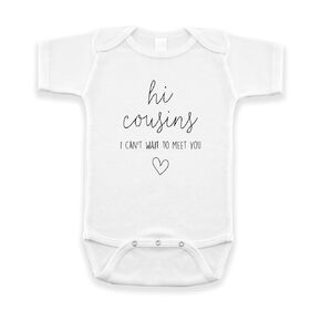 Hi Cousins I Can't Wait To Meet You - New Baby Reveal - Pregnancy Announcement Infant Bodysuit - Surprise For Cousins (Natural)